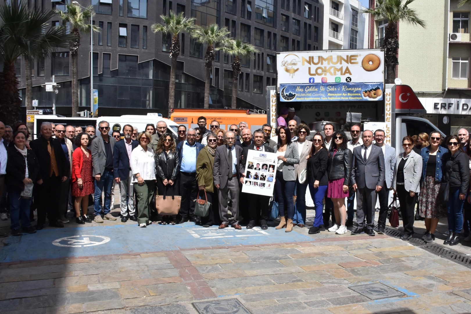 İzmir'de ekonomi basınının 12 dev ismi anıldı