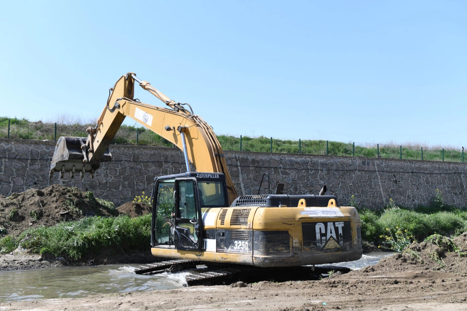 ASKİ temizlik harekatı başlattı