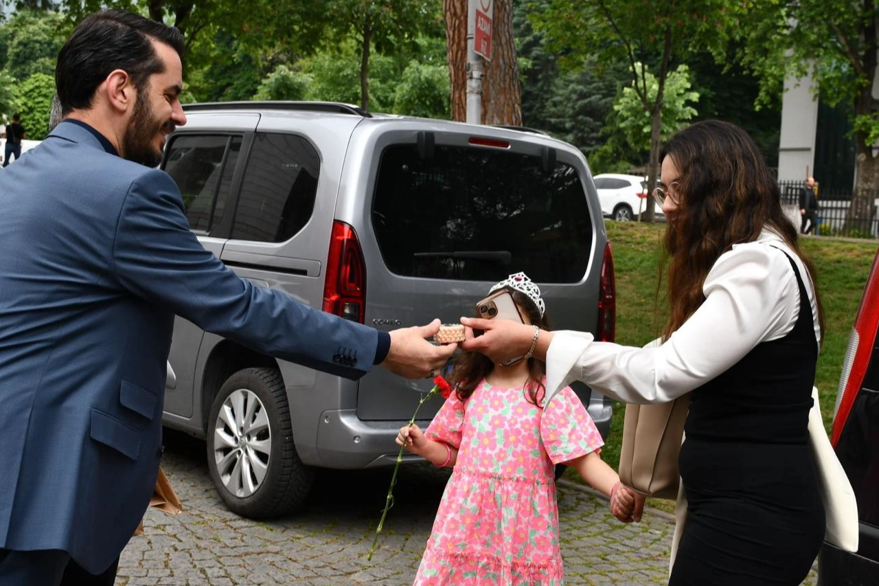 AK Parti Osmangazi'den Anneler Günü’nde anlamlı ziyaret