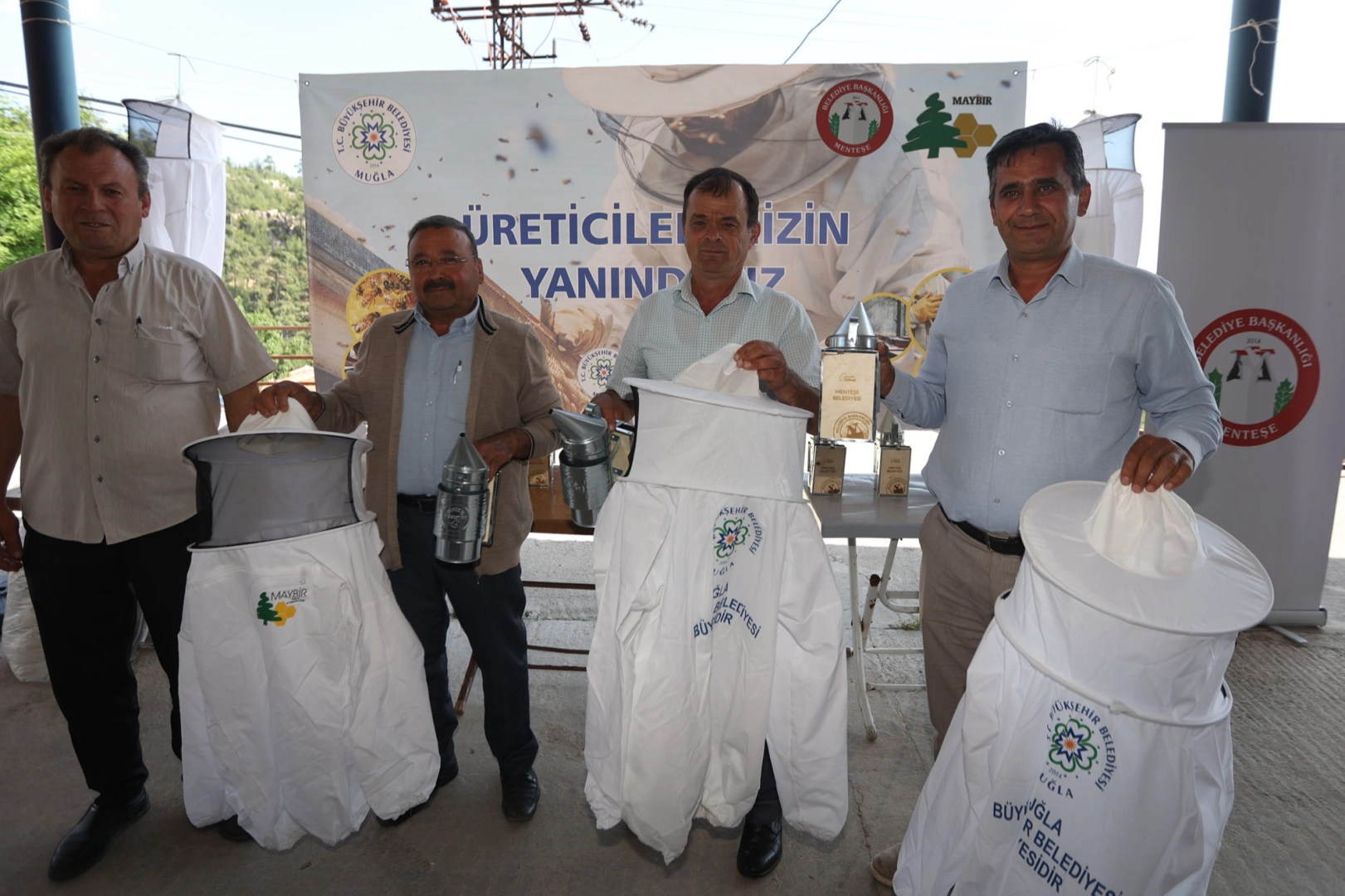 Muğla’da arıcılara ekipman desteği