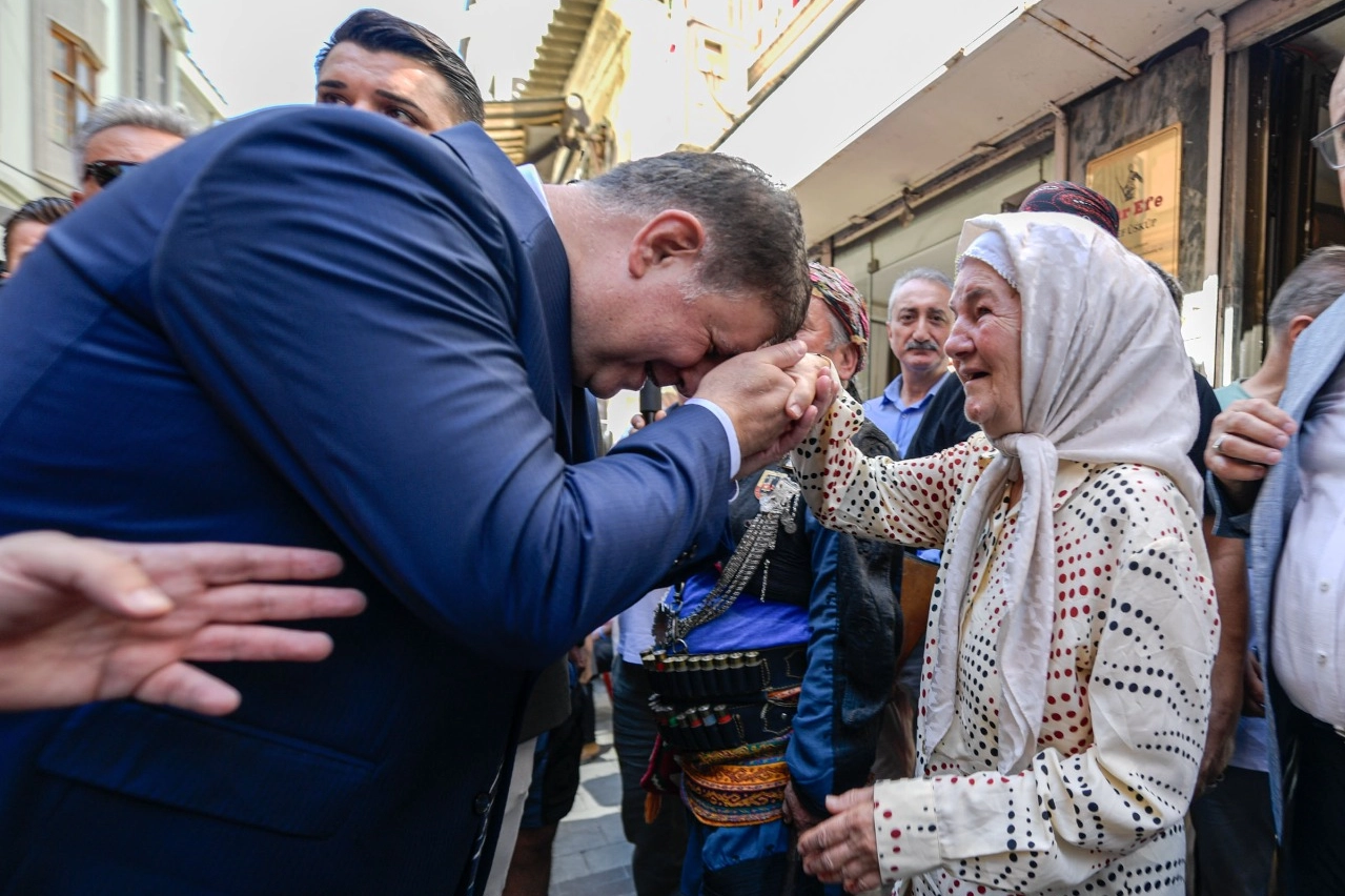 İzmir’de ihtiyaç sahipleri ve emekliler unutulmadı